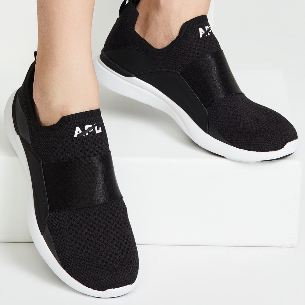 APL TechLoom Bliss Knit Running Shoe Black White Size 7 US     0292